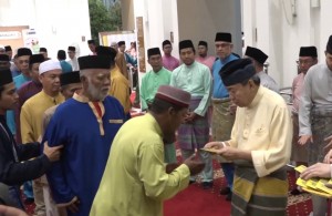 Sultan Selangor berkenan menyampaikan sumbangan Hari Raya kepada golongan asnaf