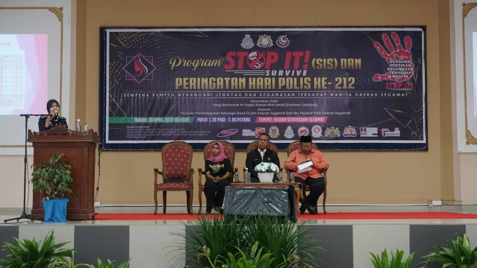 Gambar 4 : Forum Jenayah Keganasan Terhadap Wanita dengan panel dari IPD Segamat, JKM Johor dan mangsa keganasan jenayah.