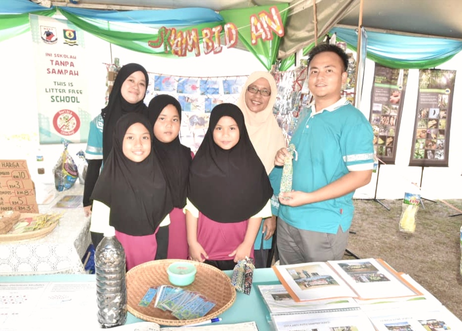 SK Lambidan hadir memeriah gerai pameran sebagai contoh Sekolah Rakan Alam Sekitar (SERASI) yang berjaya.