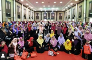 Peserta-peserta program yang terlibat dalam Majlis Wanita Bertadarus dan Khatam al-Quran, di sini.