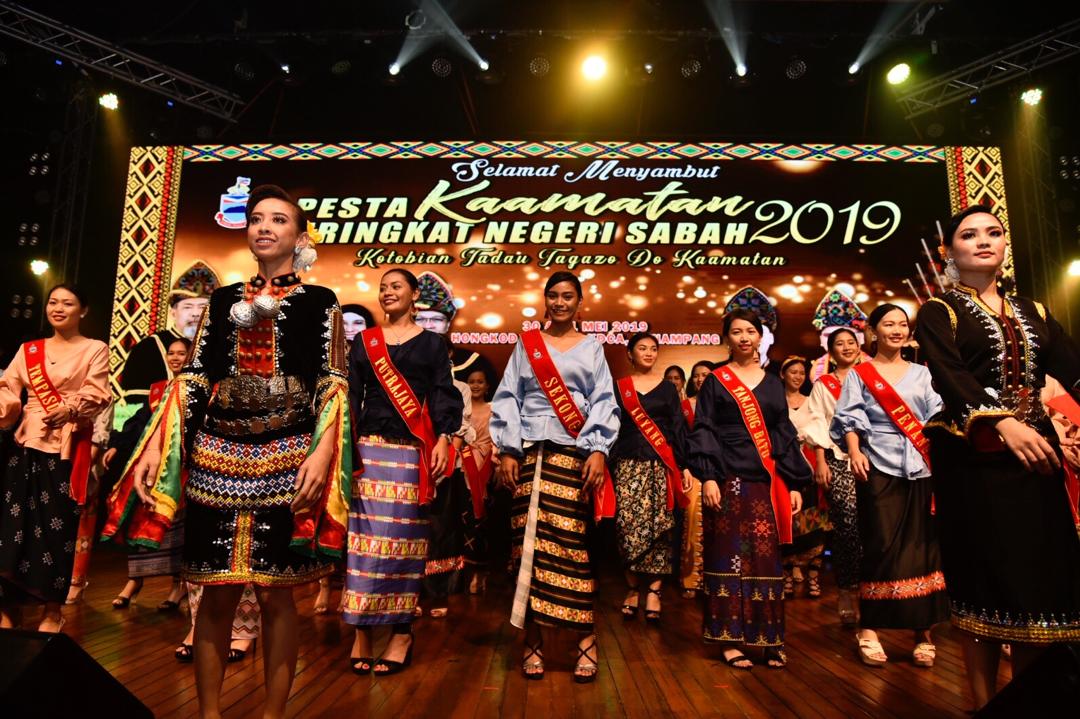 Pengenalan peserta-peserta Unduk Ngadau 2019.