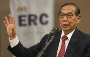 Pengerusi ERC, Tan Sri Ab Rashid Ab Rahman dalam ucapatama Majlis Kajian Semula Sistem dan Undang-undang Pilihan raya Malaysia Yang berlangsung di UIAM Kuantan