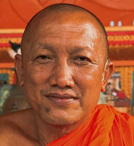 Than Rhan, 58, Ketua Sami di Wat Phothivihan.