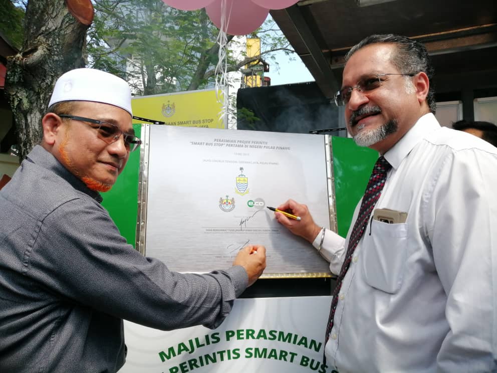 Majlis menandatangani Perasmian Projek Perintis Smart Bus Stop pertama di Pulau Pinang