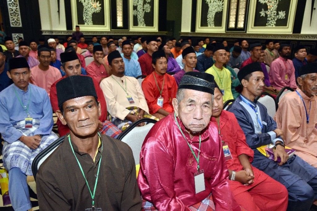 Sebahagian penerima sumbangan Hari Raya Yayasan DiRaja Sultan Mizan