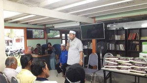 Mohd Tuah Ismail, ADUN Pulau Betong menyampaikan amanat sebelum penyerahan sumbangan kepada golongan Asnaf