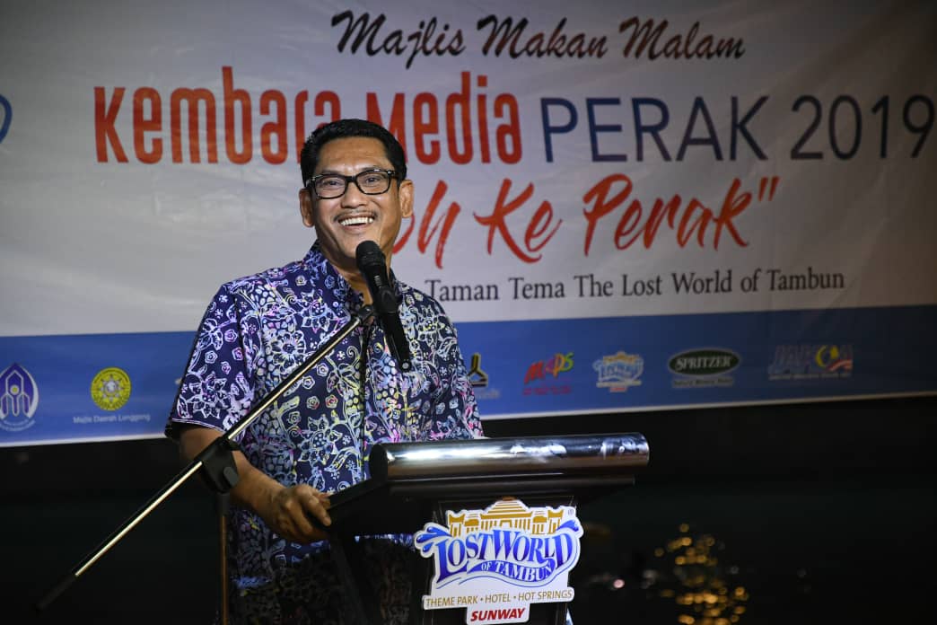 Menteri Besar Perak, Datuk Seri Ahmad Faizal Azumu berucap di Majlis Makan Malam Kembara Media Perak 2019