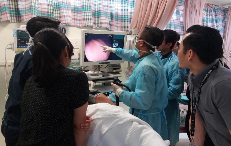 Perawatan endoskopi membolehkan doktor melihat ke bahagian tertentu di dalam badan melalui kamera bagi mengenalpasti masalah serta perawatan mengikut jenis penyakit. 