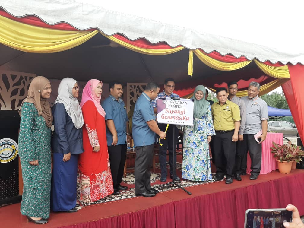 Menteri Besar Selangor menyempurnakan gimik pelancaran program