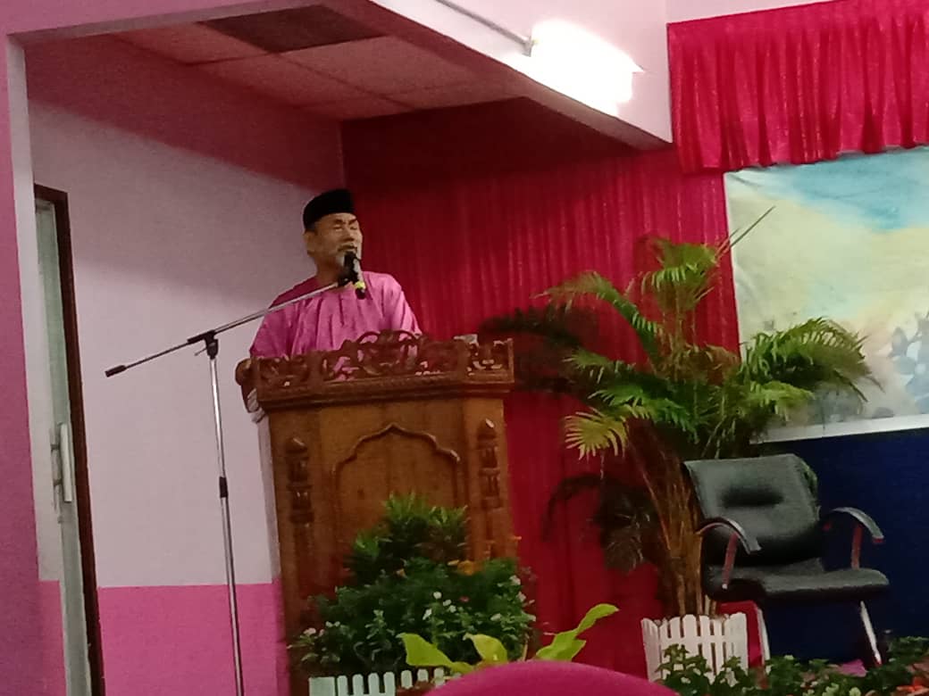 Penasihat Majlis Agama Islam Negeri Johor, Dr. Nooh Gadot ketika menyampaikan ceramah kekeluargaan kepada peserta