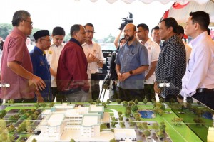 Tuanku Sultan berkenan melawat tapak projek Hospital Pendang yang kini dalam proses pembinaan.