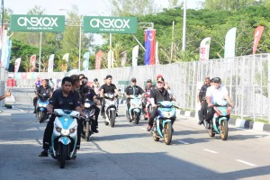DYMM Sultan Johor memandu uji litar Petronas Cubprix Pontian dengan menggunakan Yamaha 15ZR Petronas