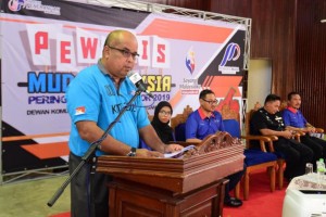 Pegawai Daerah Segamat, Abdul Rahman Salleh berucap di Majlis Perasmian Penutup Program Pewaris Muda Peringkat Negeri Johor 2019 di Dewan Pekan Air Panas, Labis.
