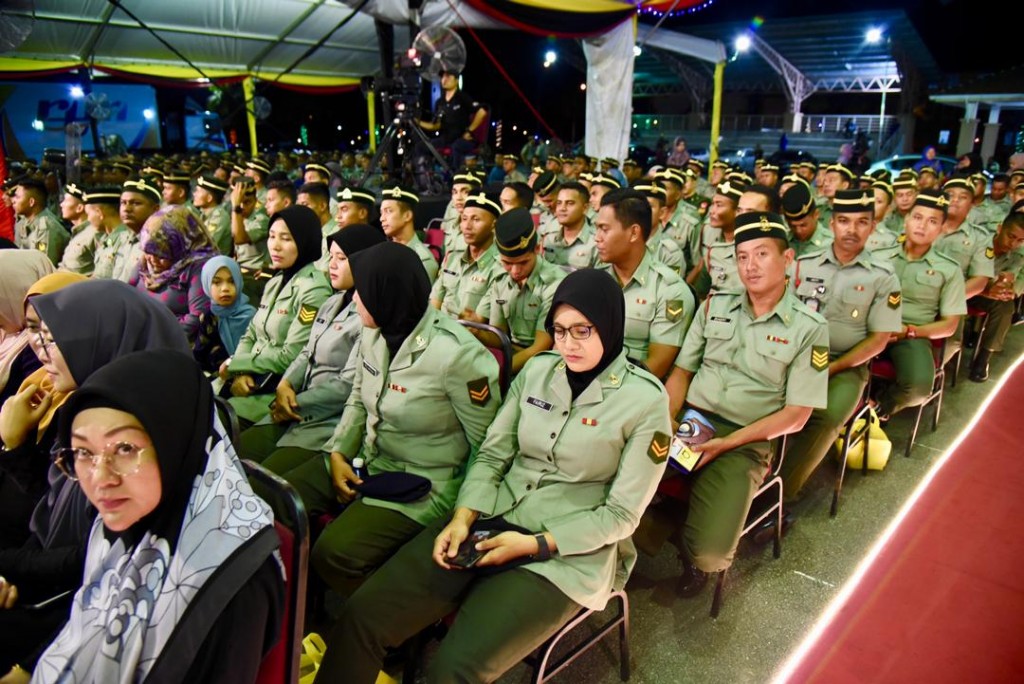 Tetamu yang hadir yang menyaksikan Forum Perdana yang terdiri dari Angkatan Tentera dan orang awam dari sekitar Kota Samarahan.