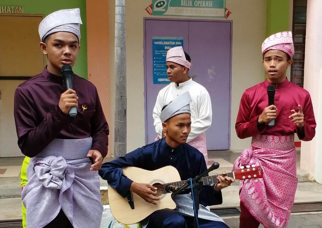 Persembahan beat box busking oleh pelajar SMK Paya Pulai, Temerloh yang cukup menghiburkan.