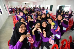 Pelajar- pelajar SMK Serdang Bandar Baharu