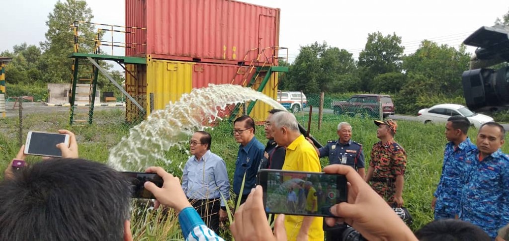 Datuk Amar Douglass Ugah Embas, Timbalan Ketua Menteri Sarawak melawat kawasan kebakaran 