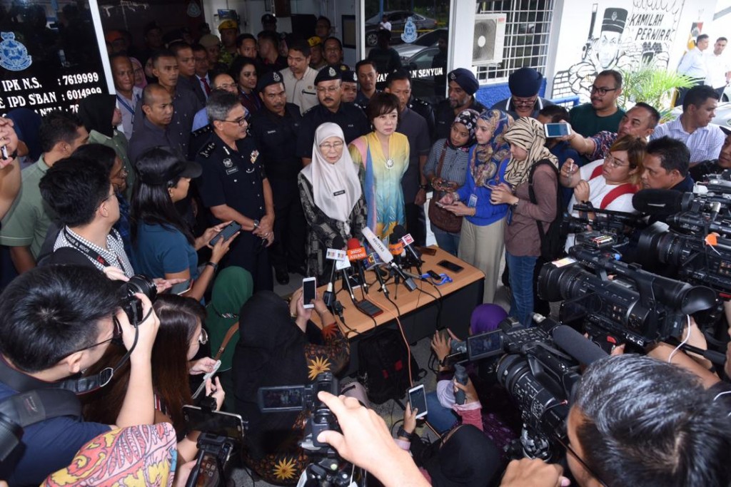 Wan Azizah ketika menjawab soalan wartawan ketika sesi sidang media, hari ini.