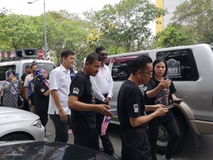 YB Rayer dan YB Ong Ah Teong menyambut ketibaan Konvoi Kembara Merdeka Jalur Gemilang Peringkat Negeri Pulau Pinang
