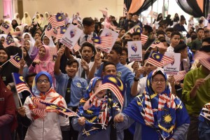 Warga SMK Seri Dungun bersemangat mengibarkan Jalur Gemilang pada  Program Pelancaran Bulan Kebangsaan 2019