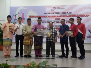 SMK Sri Kukup diumum sebagai pemenang Naib Johan bagi Pertandingan Ekpresi Merdeka Kelab Malaysiaku dan Pertandingan Video Pendek Sayangi Malaysiaku : Malaysia Bersih.