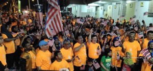 Kesemua peserta larian Merdeka bergambar kenangan bersama Ketua Menteri Pulau Pinang