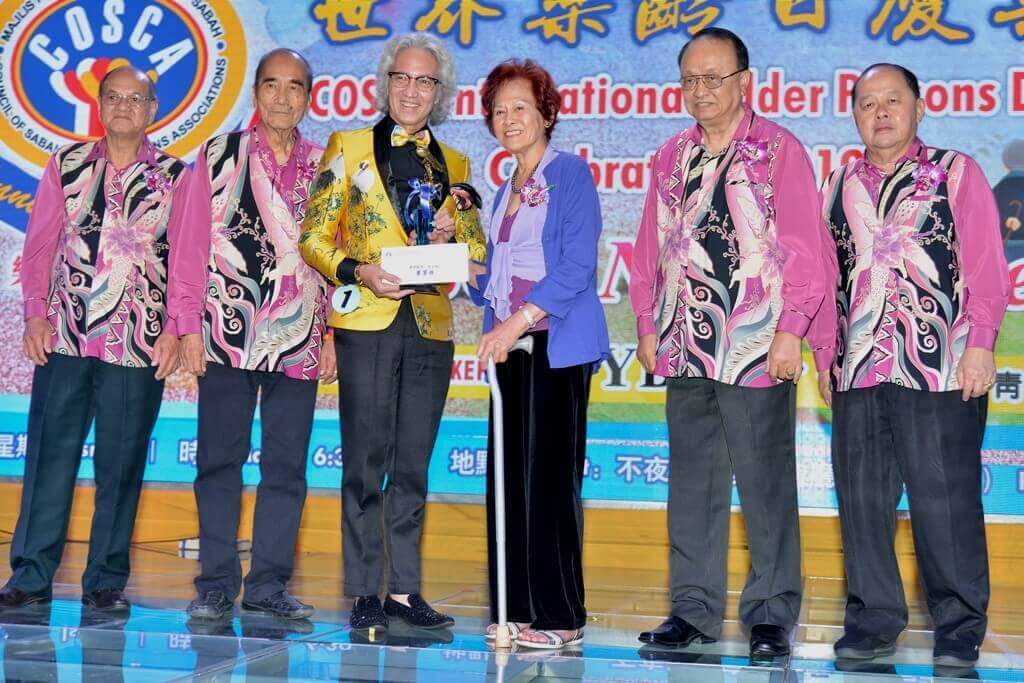 Majlis penyampaian hadiah bagi pertandingan nyanyian.