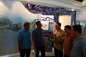 Pengerusi Jawatankuasa Kesihatan, Kebudayaan dan Warisan Negeri, Mohd Khuzzan Abu Bakar melawat Galeri Warisan Johor.