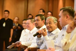“Keputusan untuk teruskan Projek RTS telahpun dibuat dan sekurang-kurangnya projek ini akan mengurangkan sedikit masalah lalu lintas disini”- Tun Dr. Mahathir