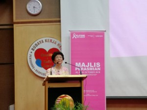 Tun Dr. Siti Hasmah Mohd Ali berkongsi kisahnya ketika berucap merasmikan KL Pink Oktober 2019