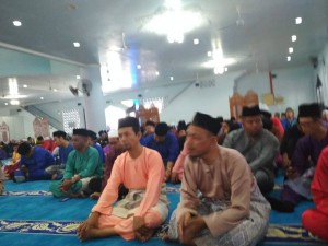 Tetamu yang hadir mendengar ceramah yang disampaikan oleh Pegawai Kadi Daerah Tangkak sempena Sambutan Maulidur Rasul Peringkat Daerah Tangkak.