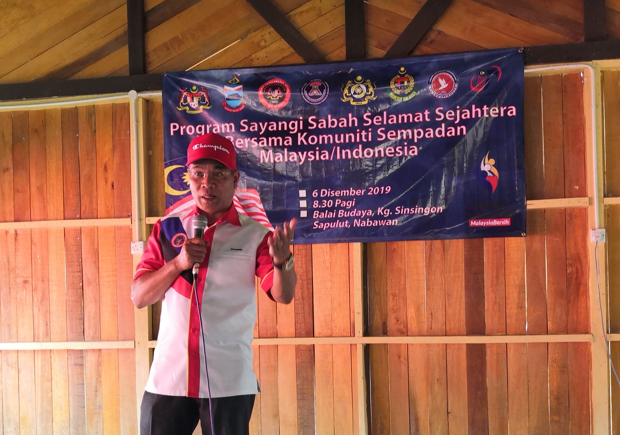 Ketua Penolong Pengarah Seksyen Operasi MKN Sabah, ACP Shahrir Daud semasa menyampaikan taklimat pada program.