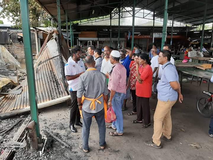 Ahli Parlimen Batu, P. Prabakaran meninjau tapak Pasar Sentul yang terbabit dalam kebakaran pada awal Januari ini.