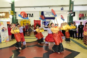 Tarian Kebudayaan Yayasan Warisan Johor diadakan serentak di semua 14 lokasi sambutan Tahun Melawat Johor 2020 seluruh negeri Johor.