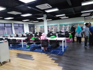 Ruang bacaan yang selesa selain banyak kemudahan disediakan untuk pengunjung di Perpustakaan Awam Daerah Gombak