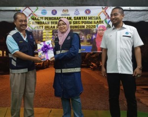 YM Tengku Mazilawati Tengku Muhamad Pegawai, Perpaduan Daerah Dungun menyampaikan sijil kepada penerima