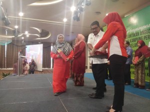 Hajjah Norhasidah Jaafar,  mewakili Pengerusi MPKKP Wanita Parlimen Kubang Kerian