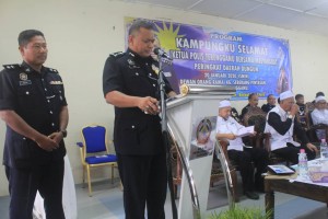 Ketua Polis Negeri Terengganu, Datuk Aidi Ismail ketika berucap merasmikan Program "Kampung Ku Selamat" di Dewan Orang Ramai, Kampung Seberang Pintasan, Dungun