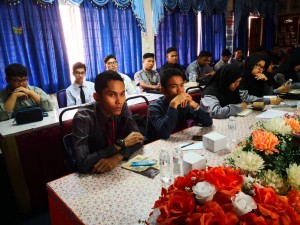 Peserta yang terlibat khusyuk mendengar informasi ketika sesi perkongsian ilmu