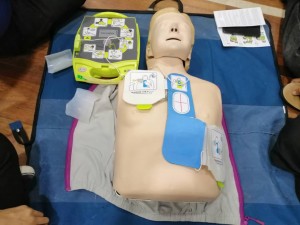 AED dan model patung manikin