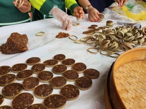 Demo cara membuat makanan tradisional di Kampung Batu Putih