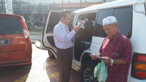 Hebahan unit bergerak oleh pegawai lapangan daerah Kuala Terengganu di Pasar Borong Gong Pauh, Kuala Terengganu