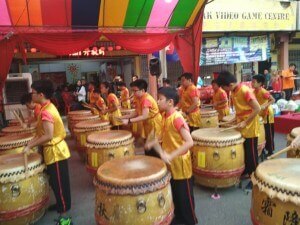 Persembahan gendang 24 paluan memeriahkan suasana sambutan.