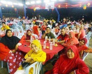 Penduduk tempatan turut bersama-sama memeriahkan sambutan Tahun Baru Cina.