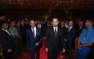Datuk Dr. Sahruddin Jamal diiringi Setiausaha Kerajaan johor, Datuk Azmi Rohani semasa Majlis Amanat Menteri Besar di Persada Johor.