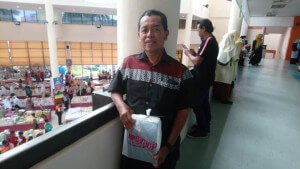 Mohd Hamdan Maliki, 63,berkongsi minat membaca bersama keluarga walaupun telah bersara.