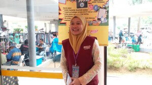 Fatin Mokhtar, 24, kakitangan Kedai Buku Banggol Kota Bahru gembira dengan sambutan yang diberikan pada Pesta Buku@PPAT pada kali ini.