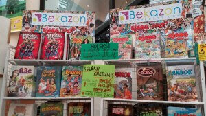Antara koleksi majalah yang dijual.