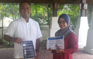 Eddi Ahmad, Pengurus Bahagian Food & Beverages (F&B) Tanjung Jara Resort gembira menerima kunjungan petugas Info On Wheels Daerah Dungun