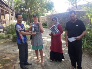 Edaran risalah pencegahan Novel Coronavirus (2019-nCov) kepada pelancong tempatan dan juga luar negara yang menginap di Tanjung Jara Resort, Dungun